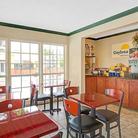Days Inn By Wyndham Albuquerque Downtown Экстерьер фото