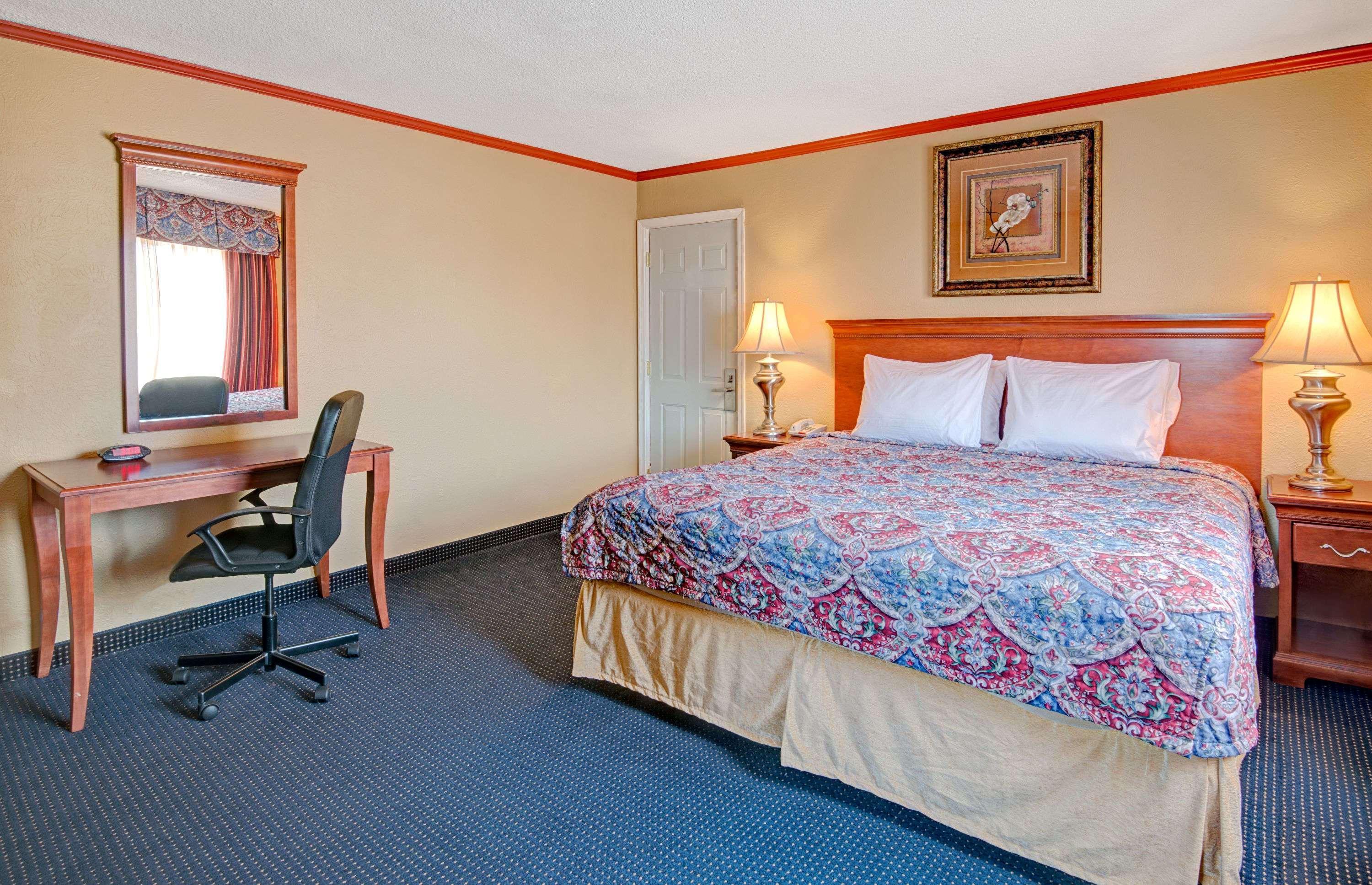 Days Inn By Wyndham Albuquerque Downtown Экстерьер фото